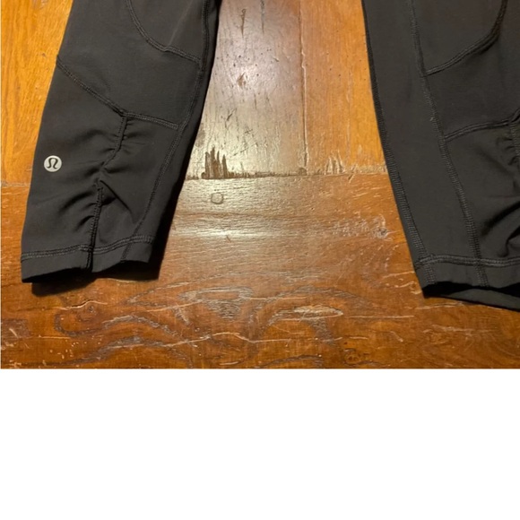 Lululemon Seek The Heat Crop 24" Inseam Black Mesh Side Panel Women's Size 6 - Picture 9 of 9